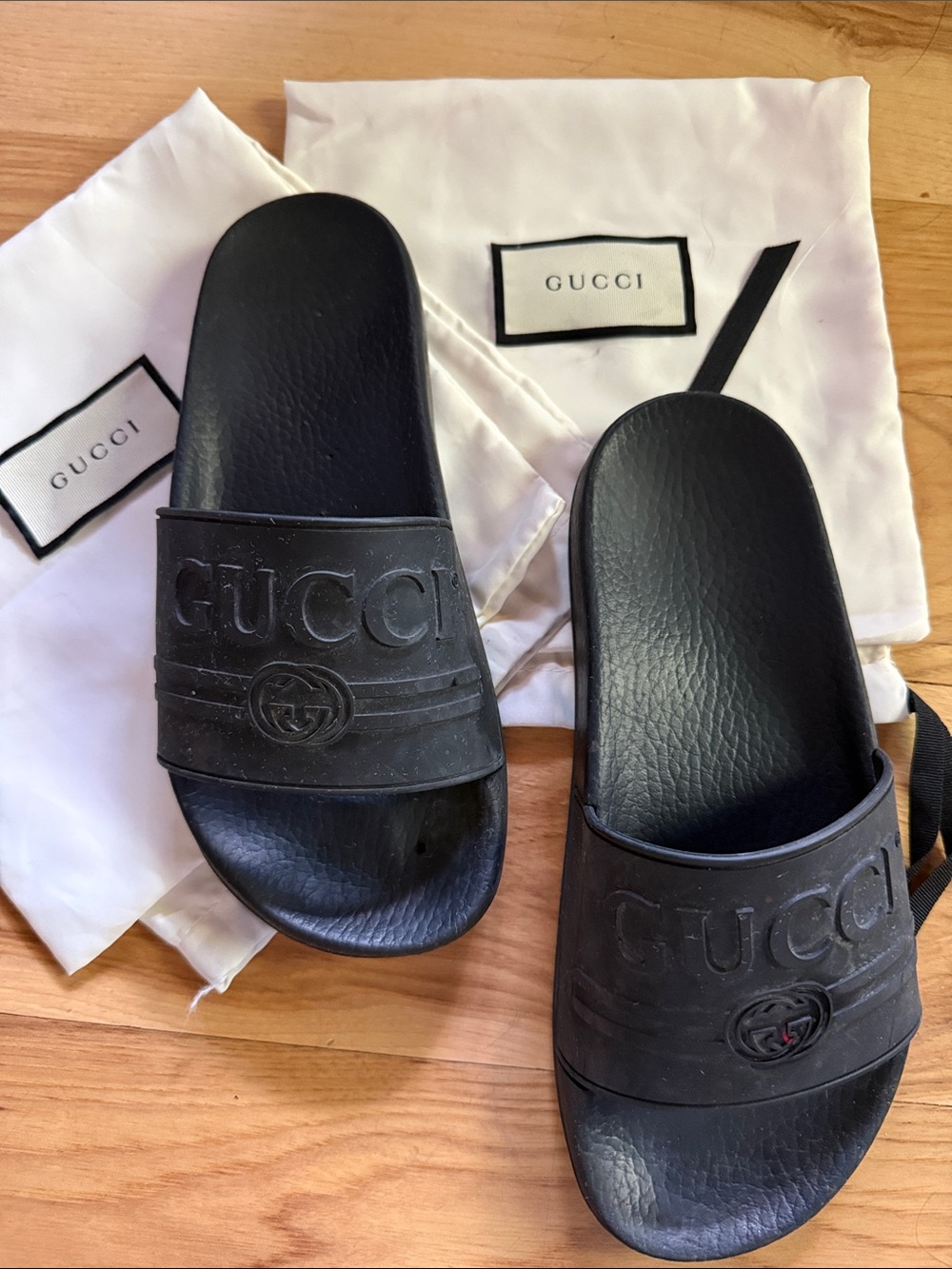 Gucci Black Logo Rubber Slide Sandals - Picture 2 of 4
